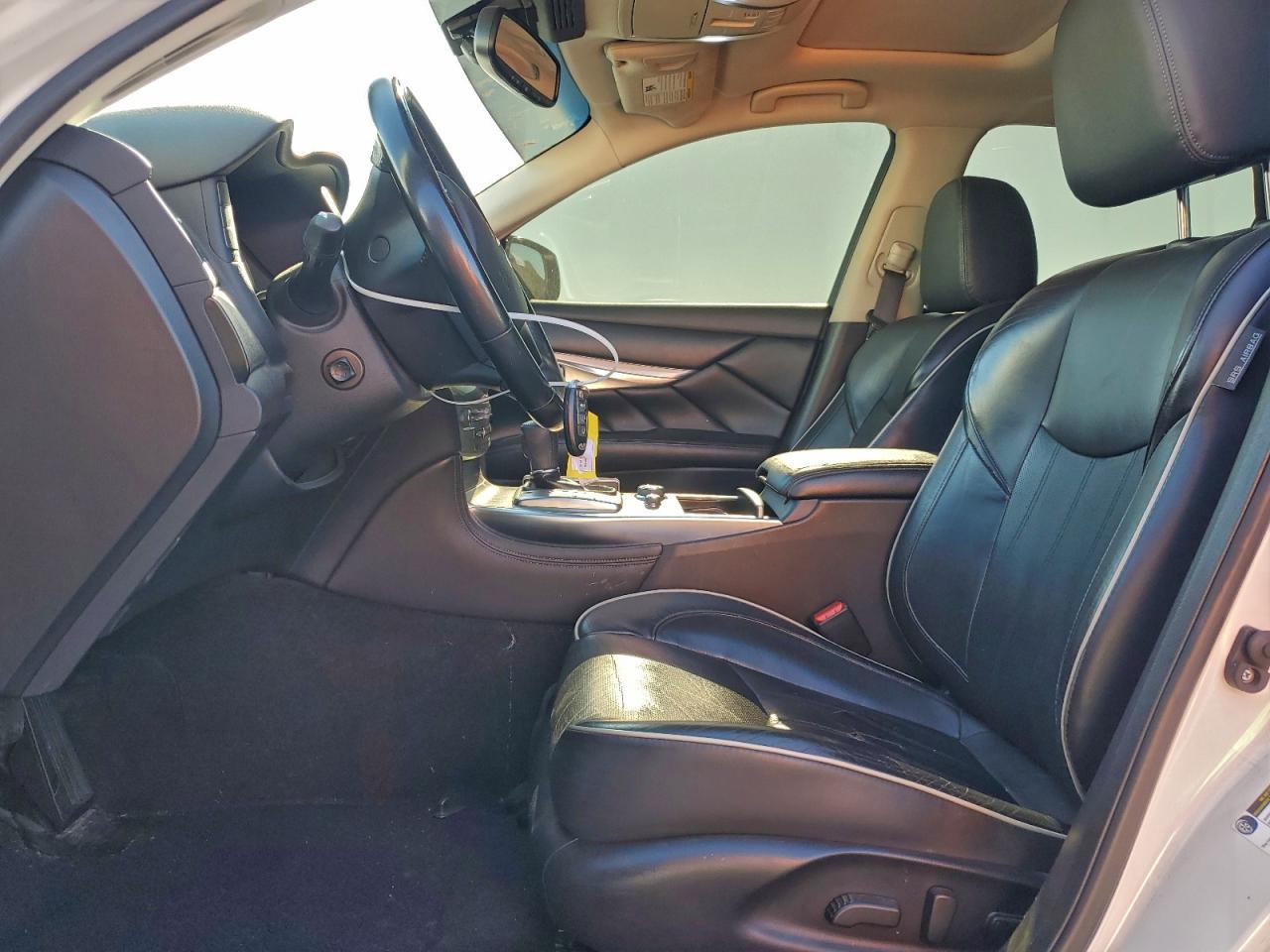 2016 INFINITI Q70