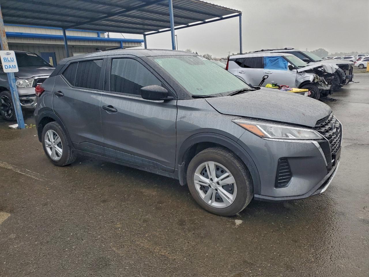 2024 NISSAN KICKS
