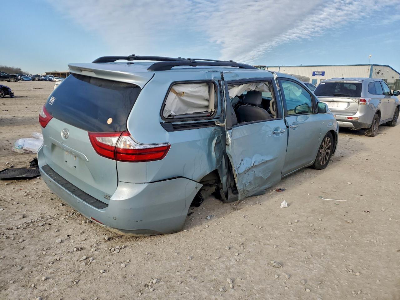 2017 TOYOTA SIENNA