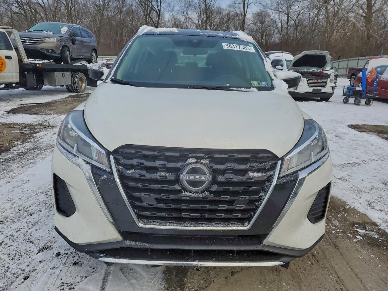 2024 NISSAN KICKS