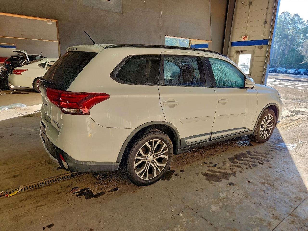 2016 MITSUBISHI outlander