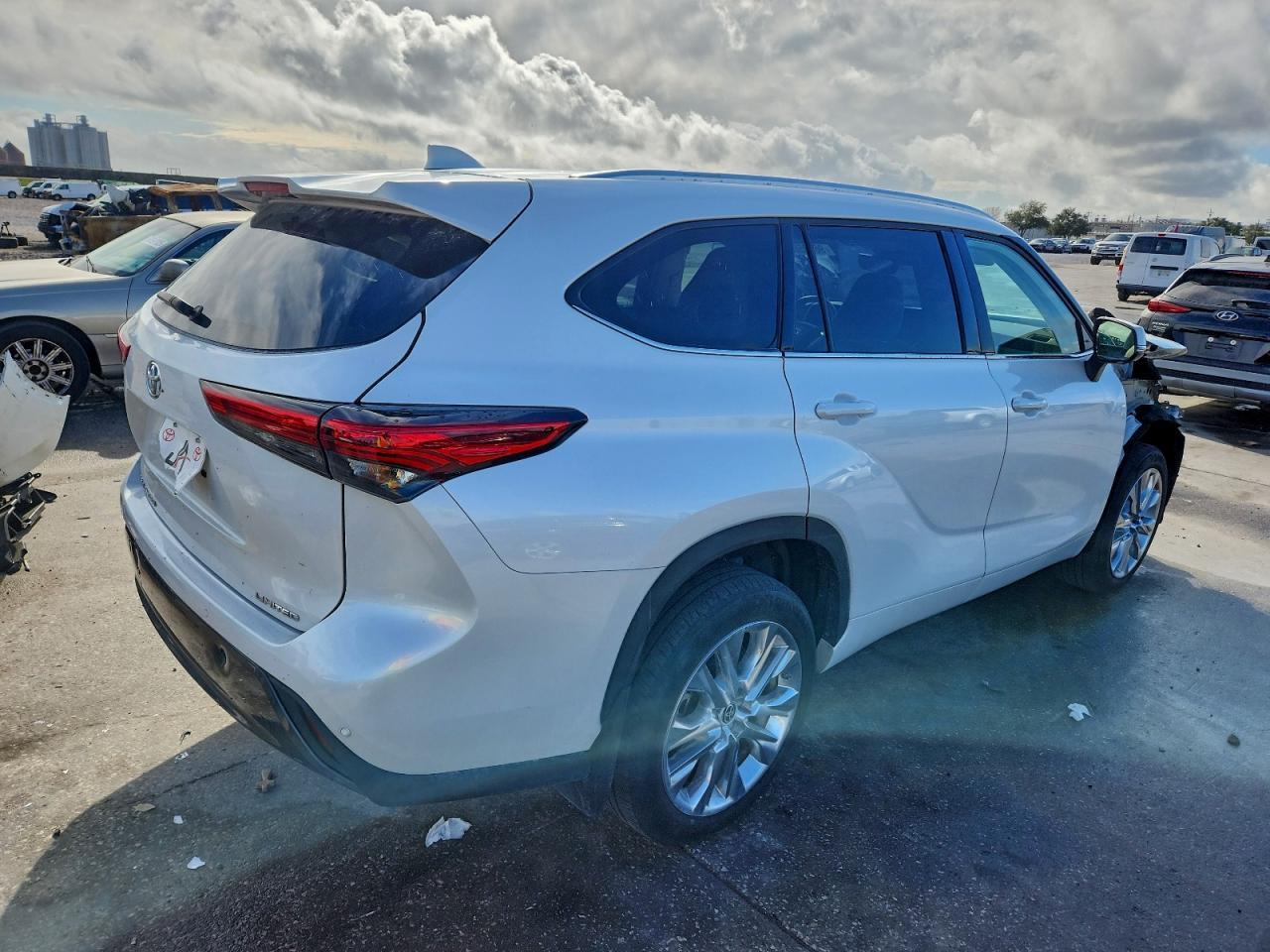 2023 TOYOTA HIGHLANDER