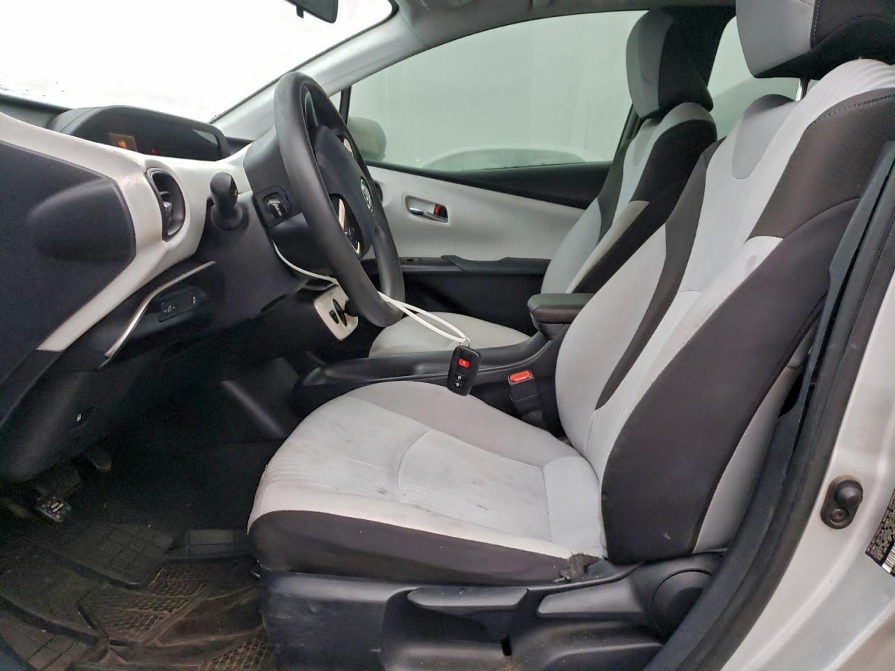 2016 TOYOTA PRIUS
