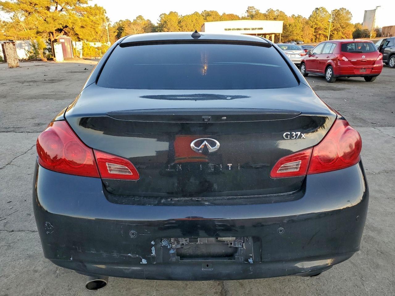 2011 INFINITI G37