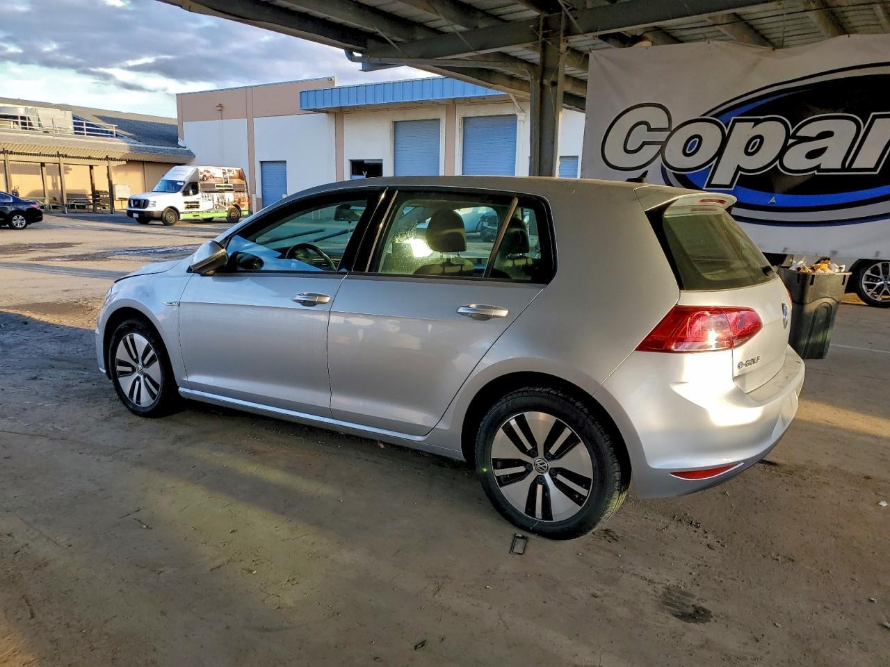 2016 VOLKSWAGEN e-Golf