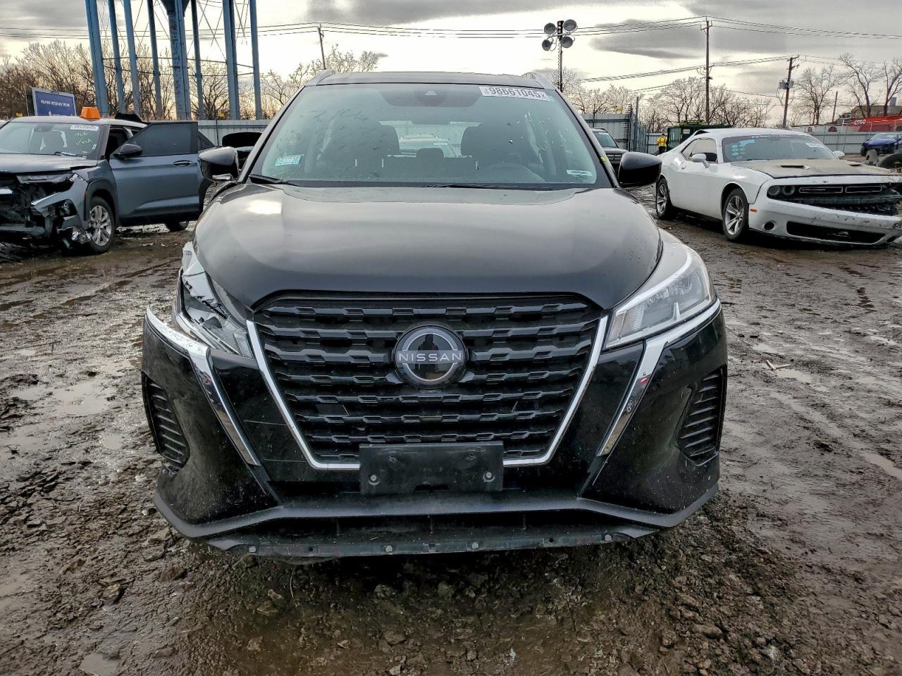 2024 NISSAN KICKS