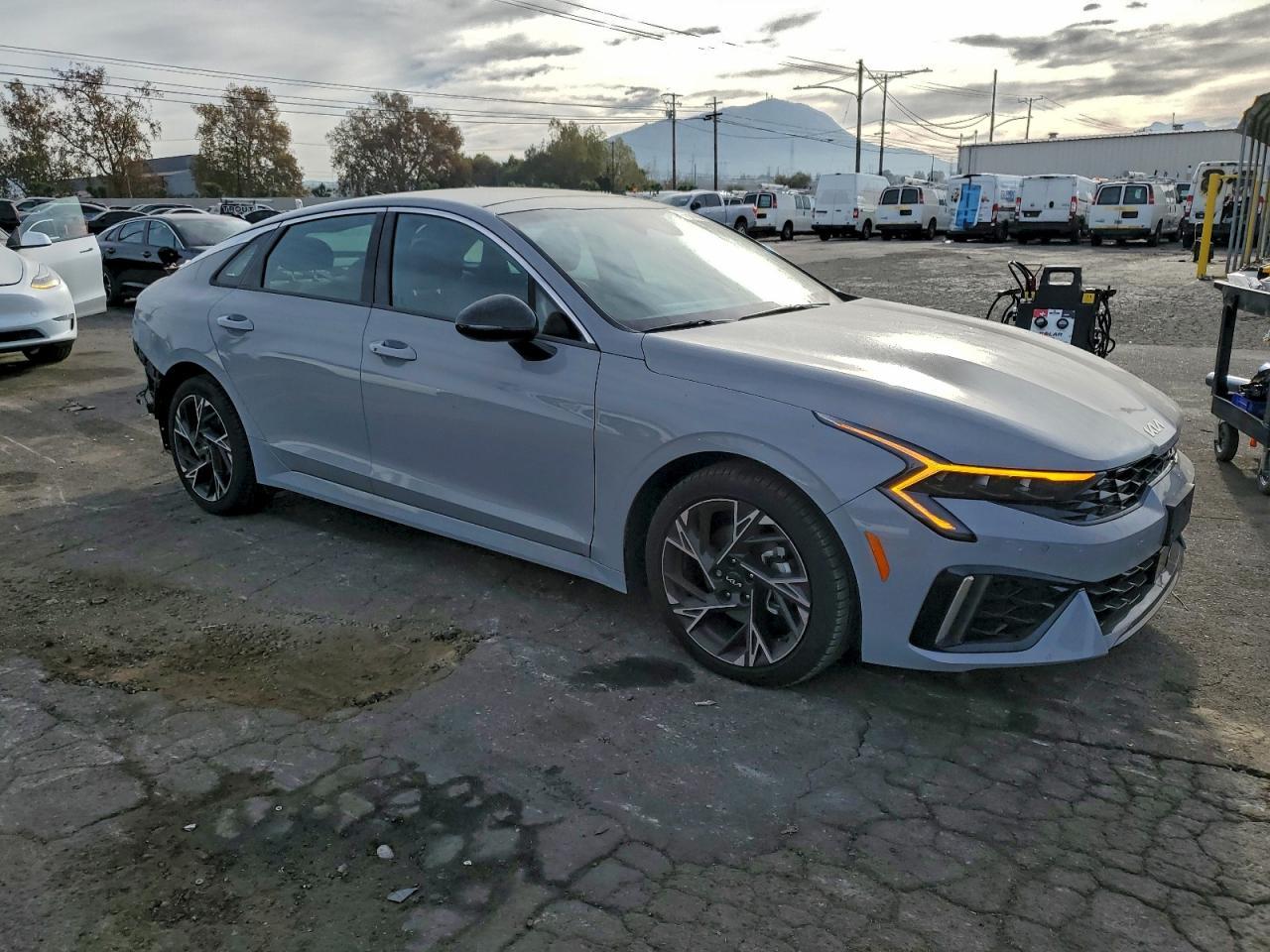 2025 KIA K5