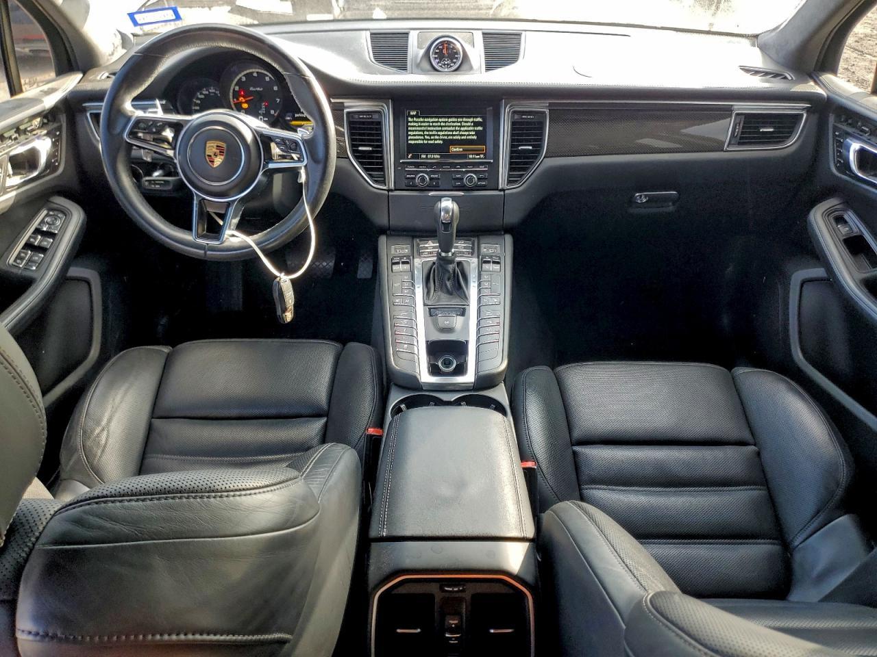2016 PORSCHE Macan