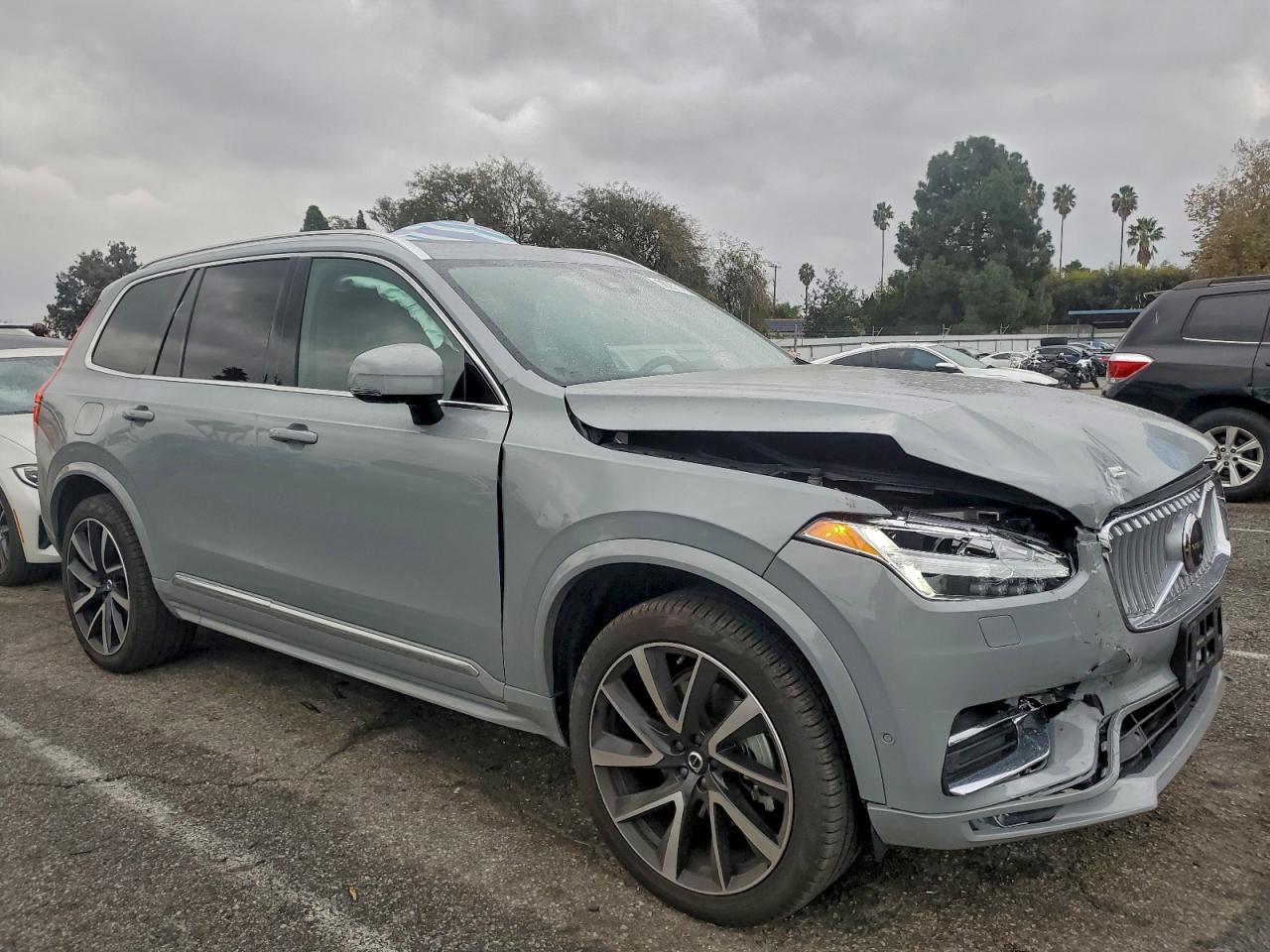 2025 VOLVO XC90