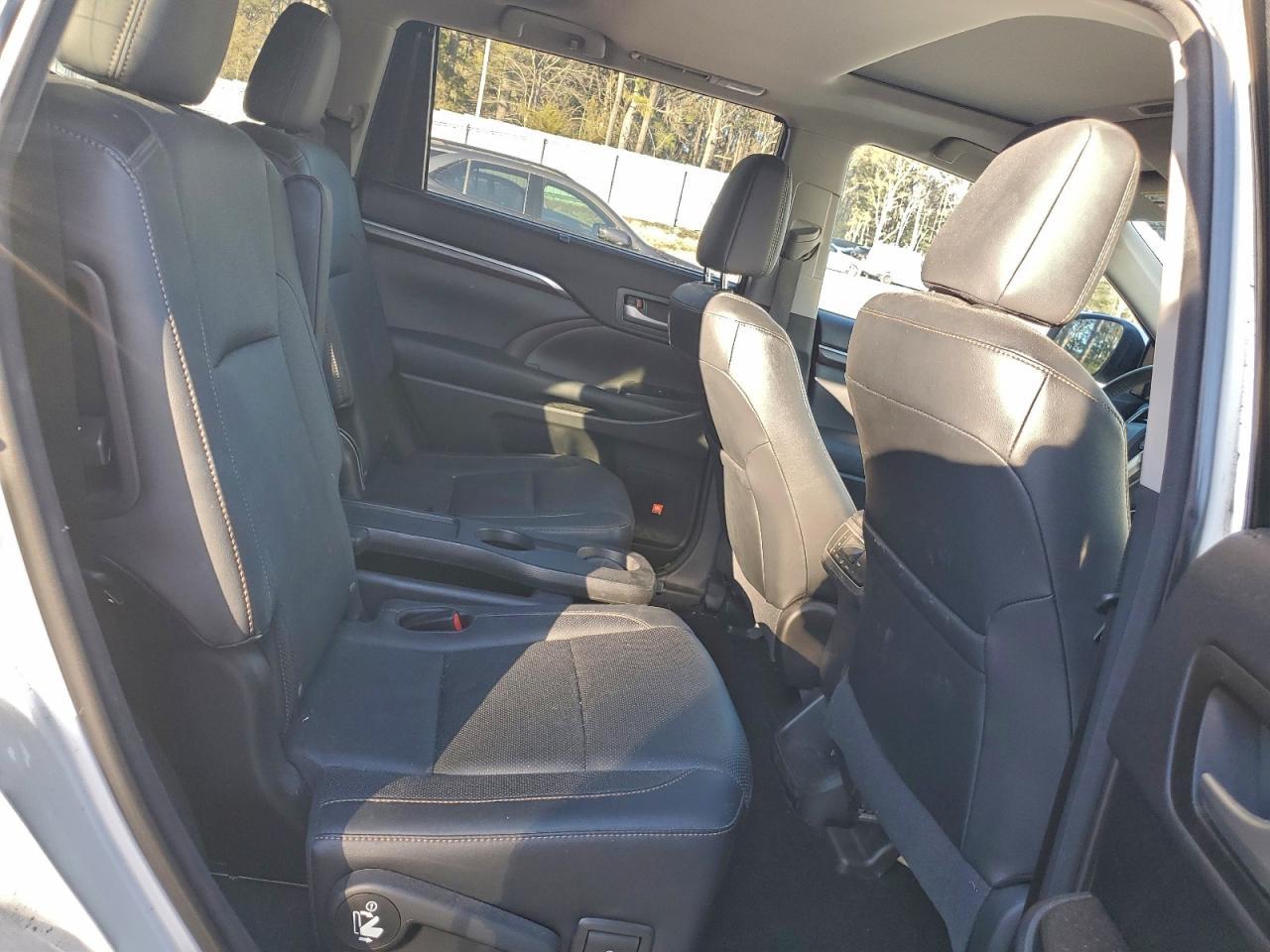 2014 TOYOTA HIGHLANDER