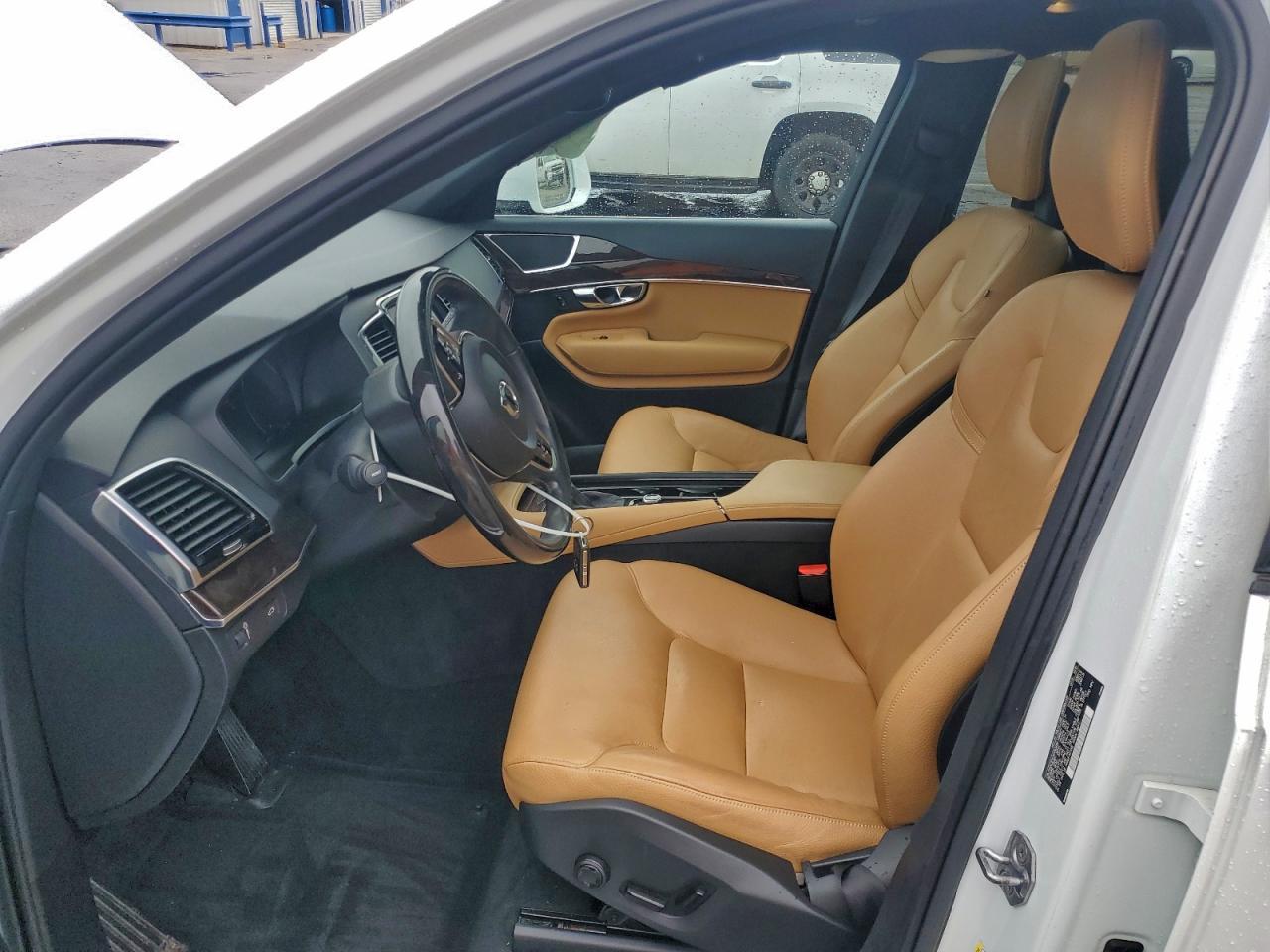 2016 VOLVO XC90