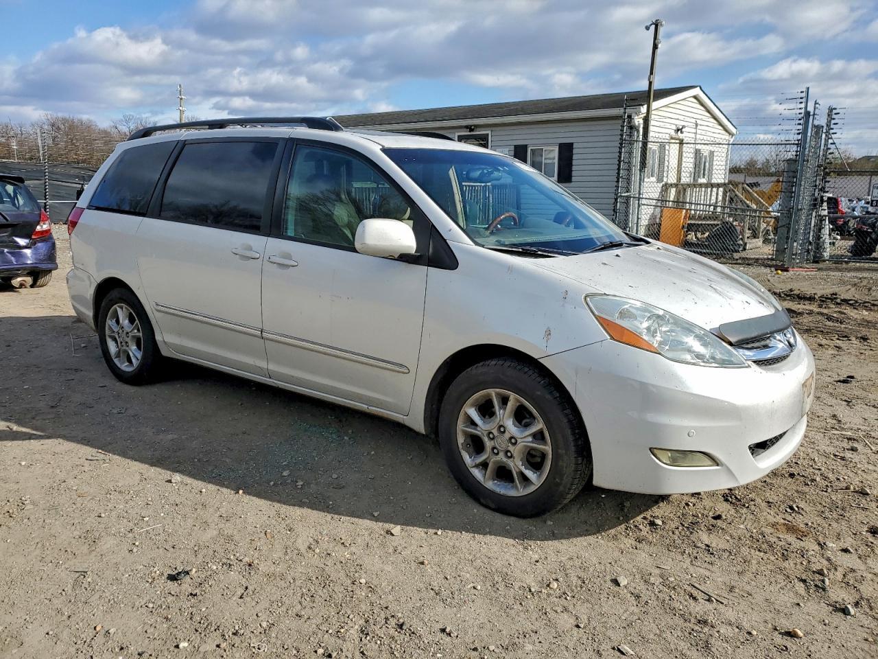 2006 TOYOTA SIENNA