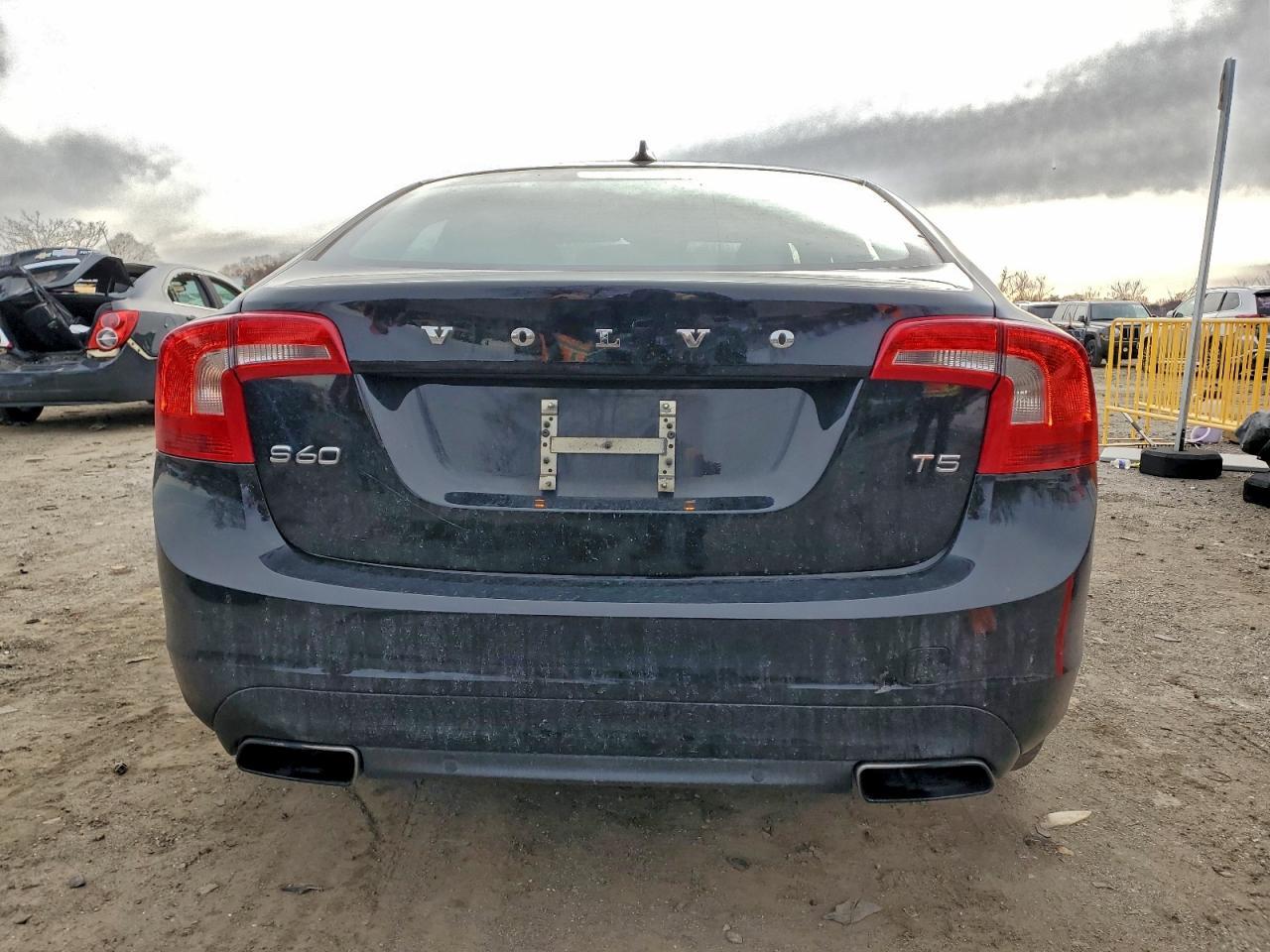2015 VOLVO S60