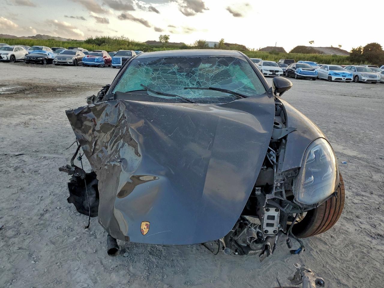 2018 PORSCHE Panamera