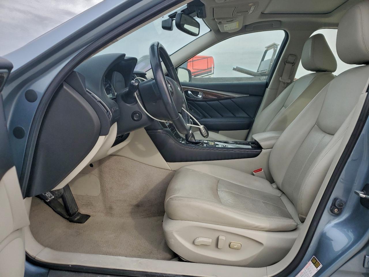 2015 INFINITI Q50