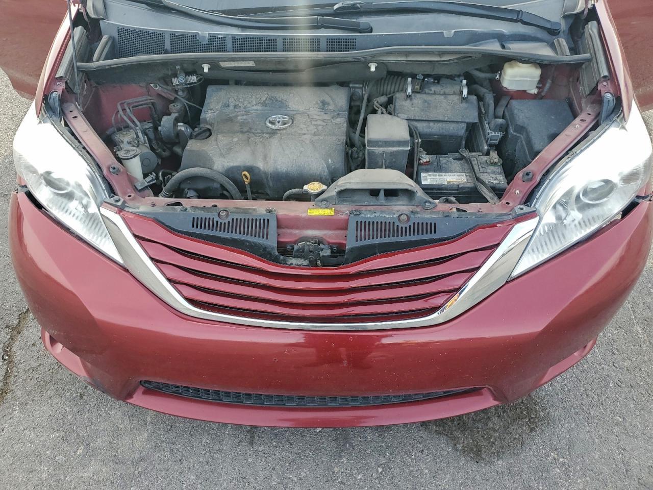 2016 TOYOTA SIENNA
