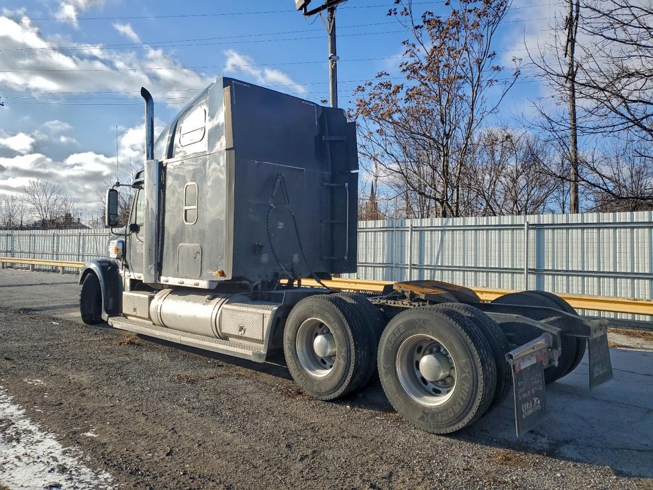2015 FREIGHTLINER Coronado