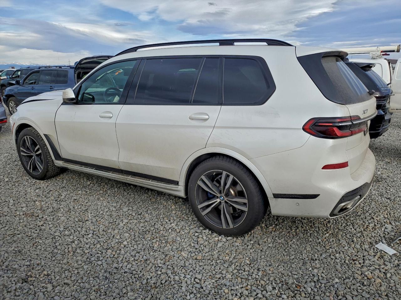 2023 BMW X7