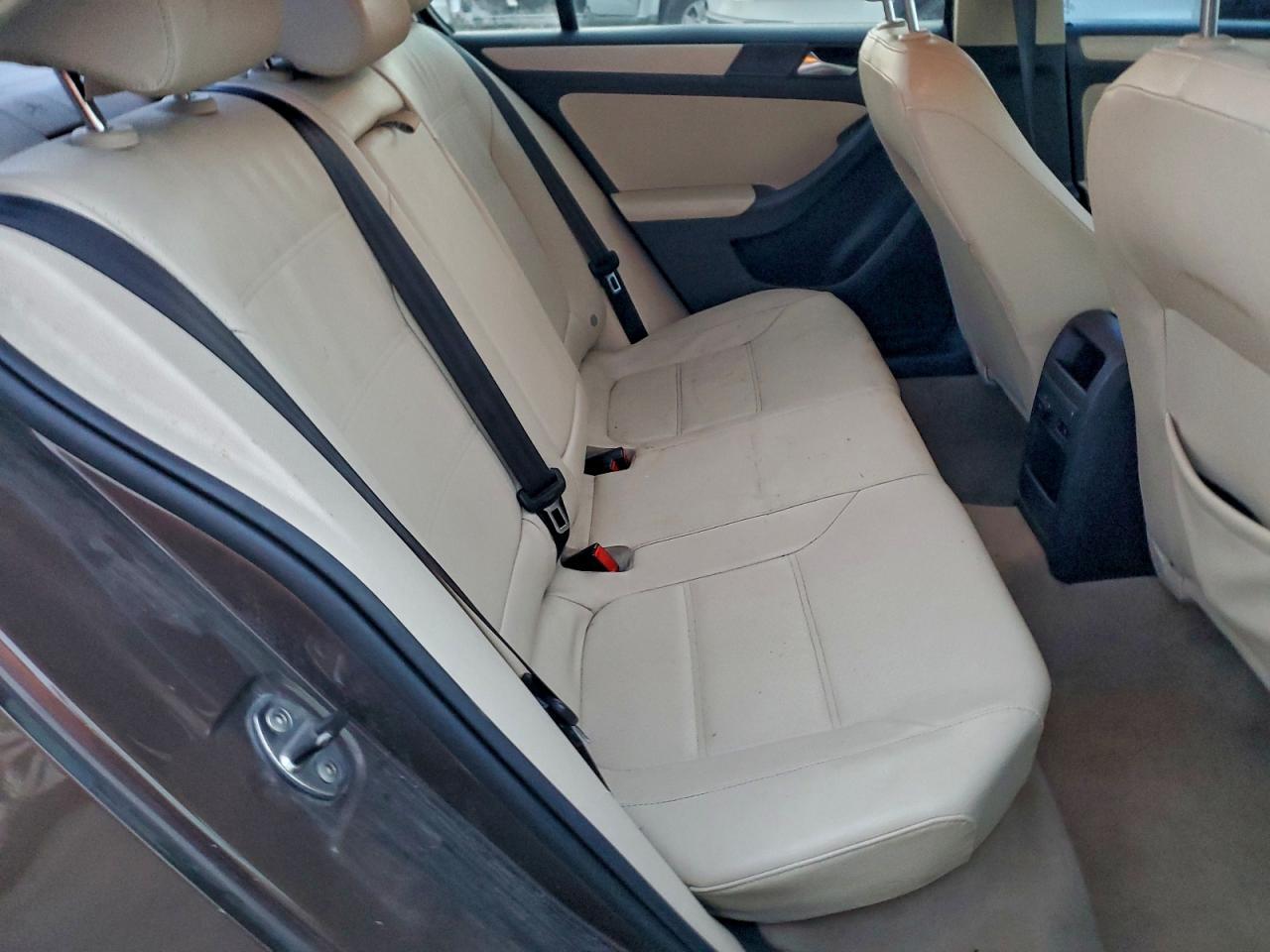2011 VOLKSWAGEN JETTA