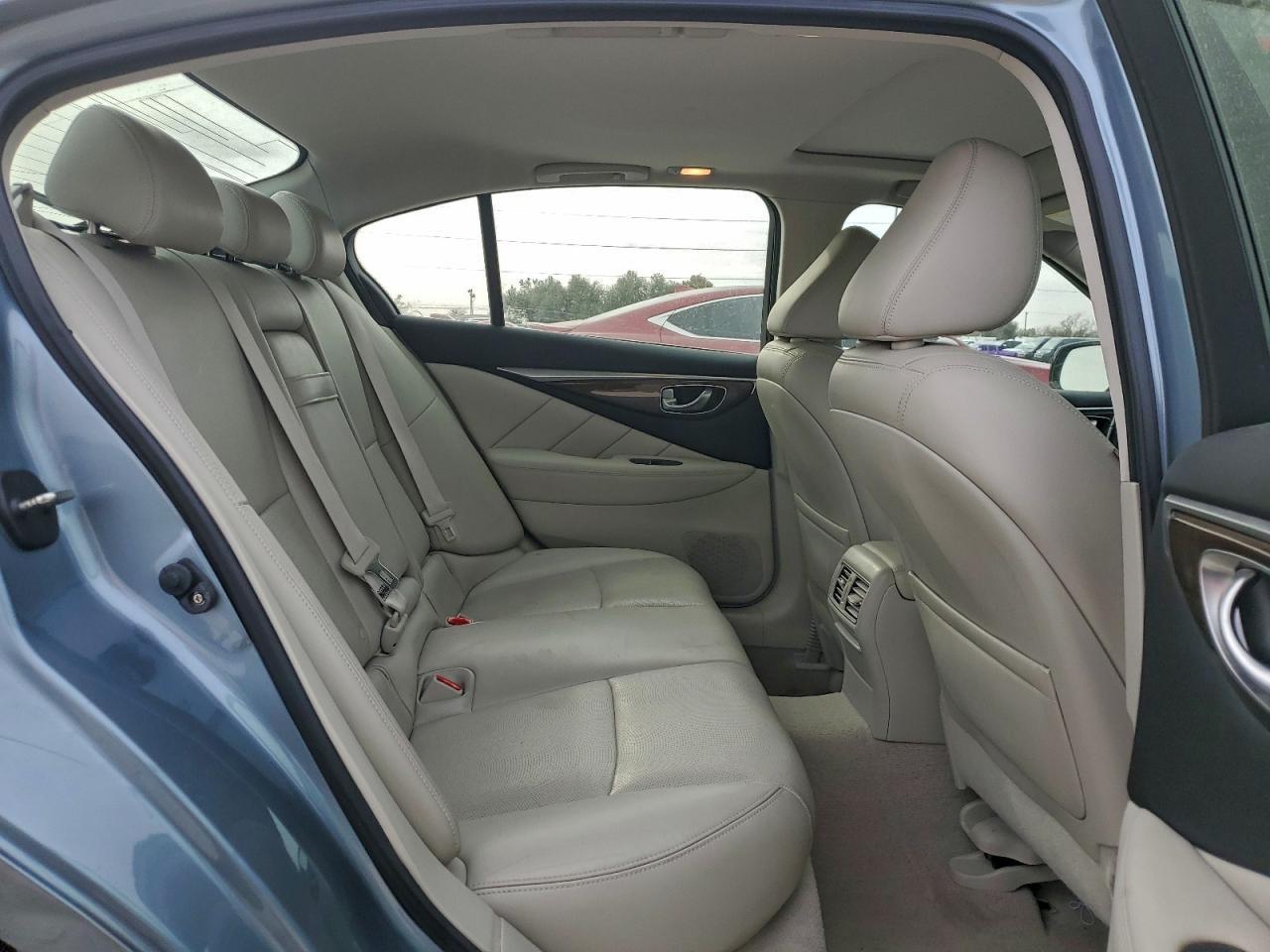 2015 INFINITI Q50