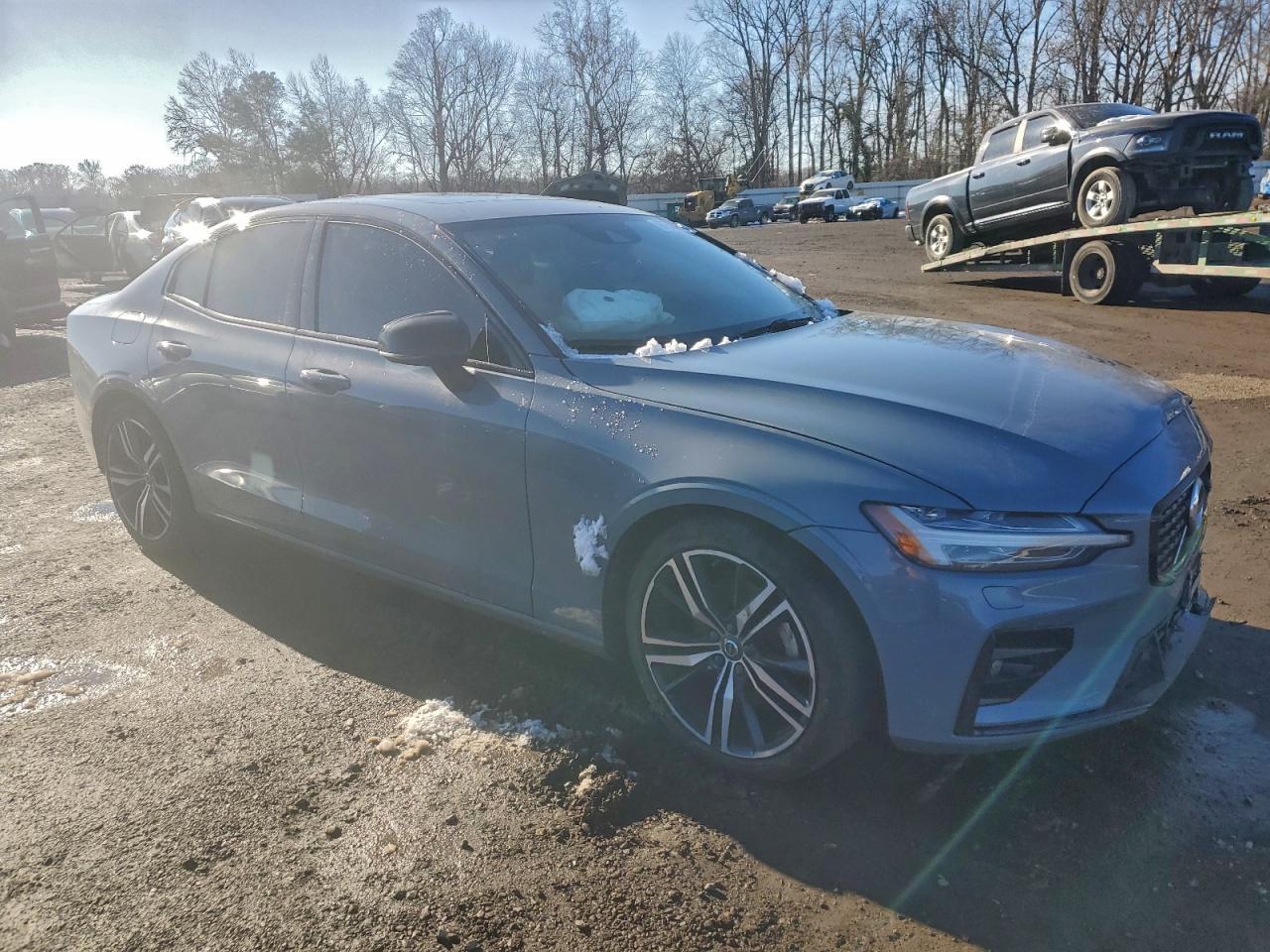2022 VOLVO S60