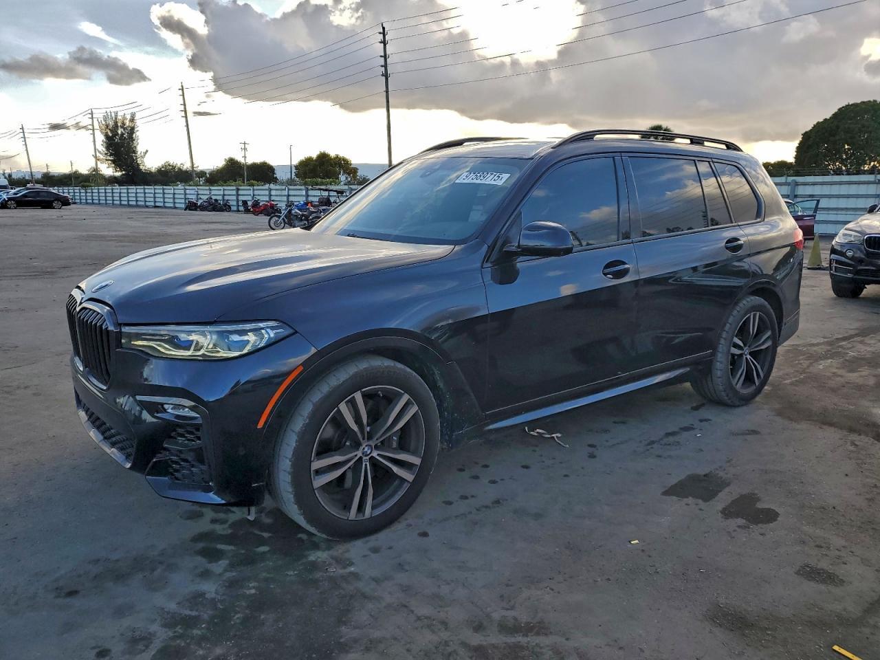 2021 BMW X7