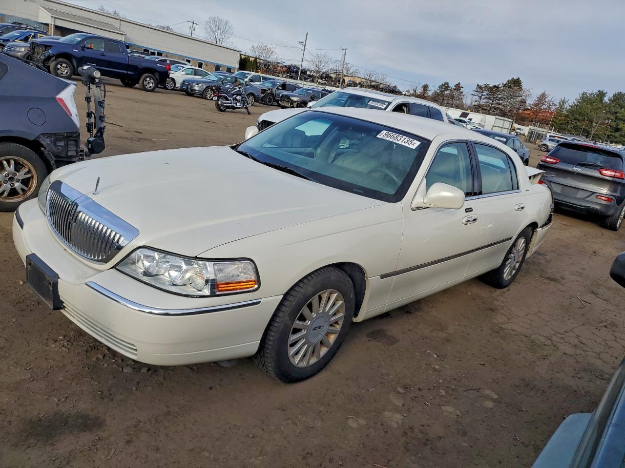 2005 LINCOLN Town Car