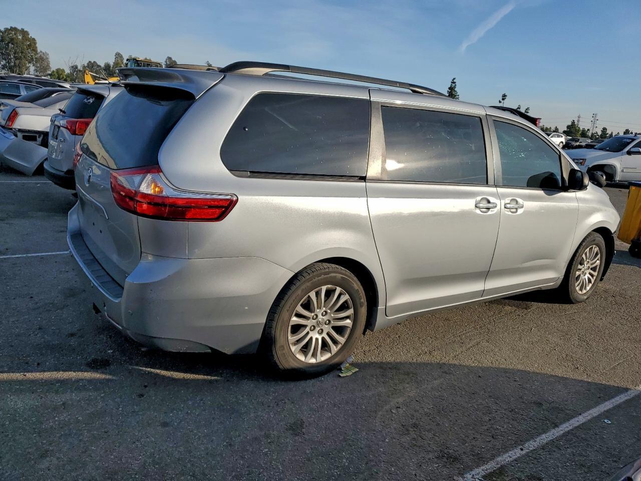 2015 TOYOTA SIENNA