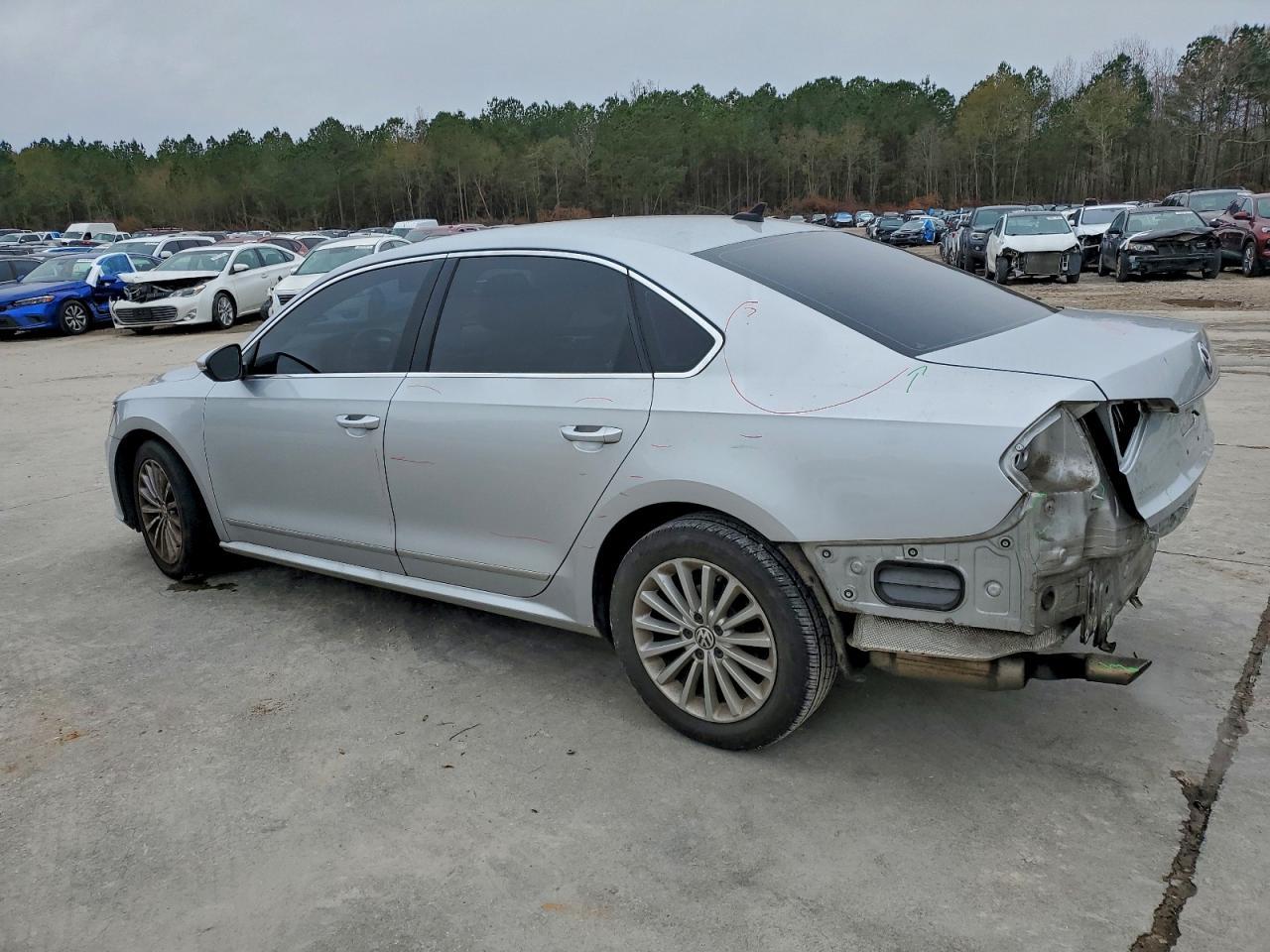 2016 VOLKSWAGEN Passat