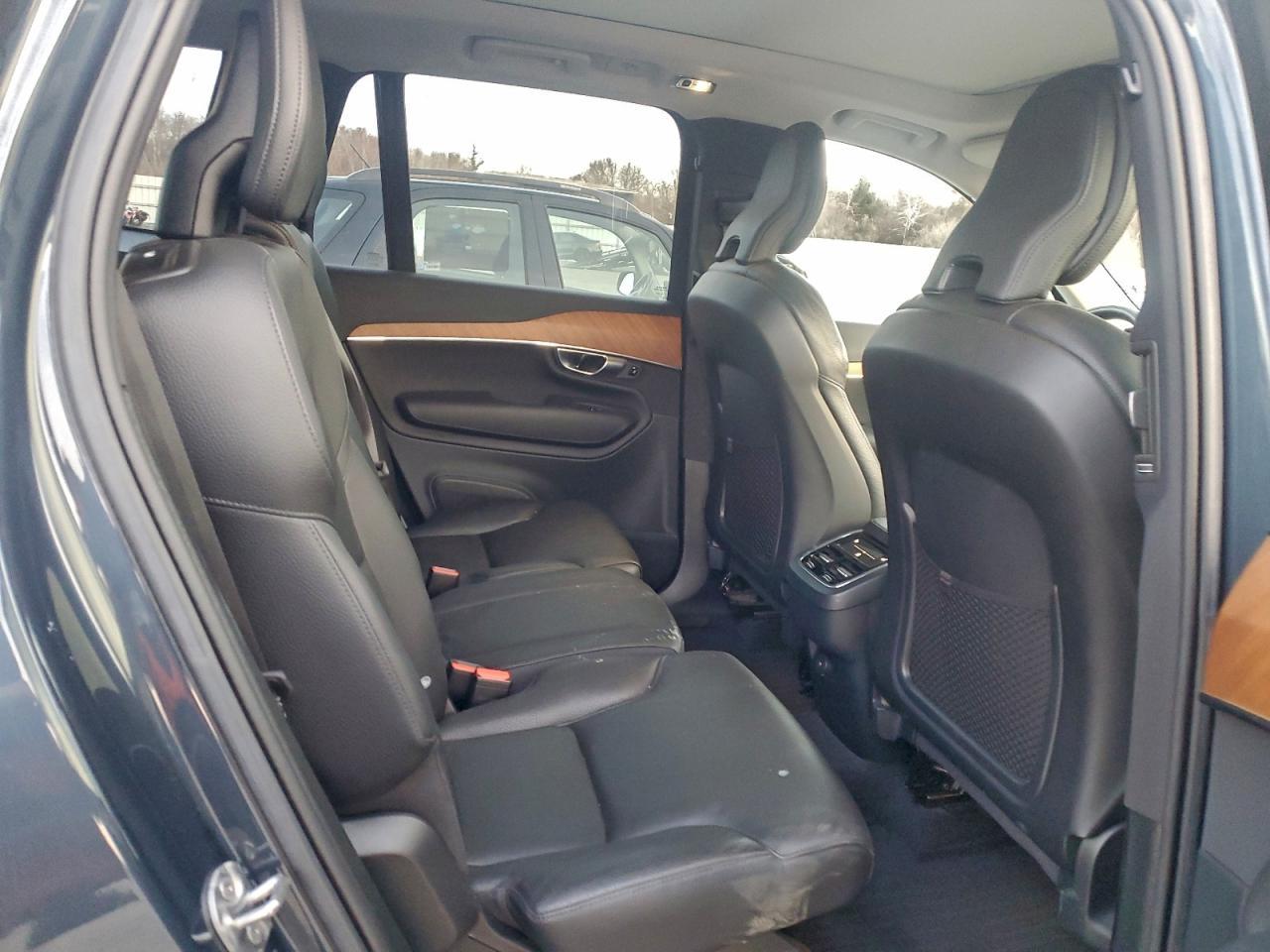 2022 VOLVO XC90