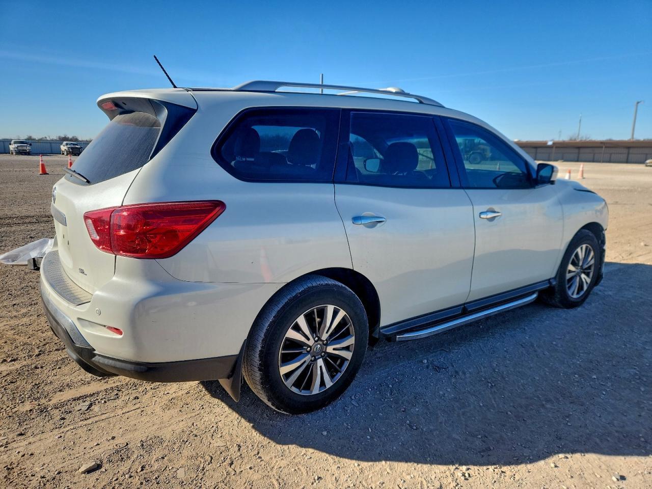 2017 NISSAN PATHFINDER