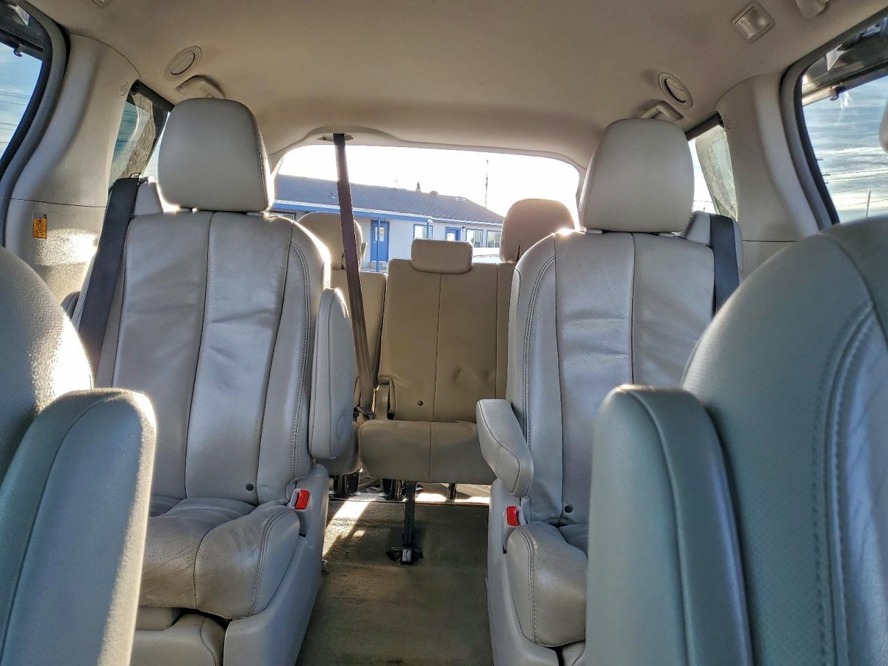 2013 TOYOTA SIENNA