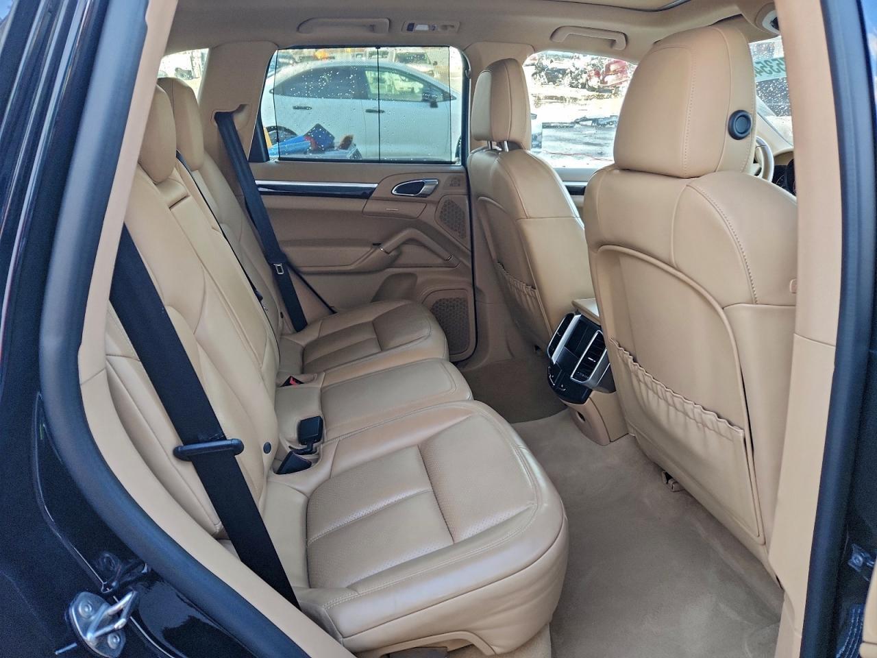 2017 PORSCHE CAYENNE