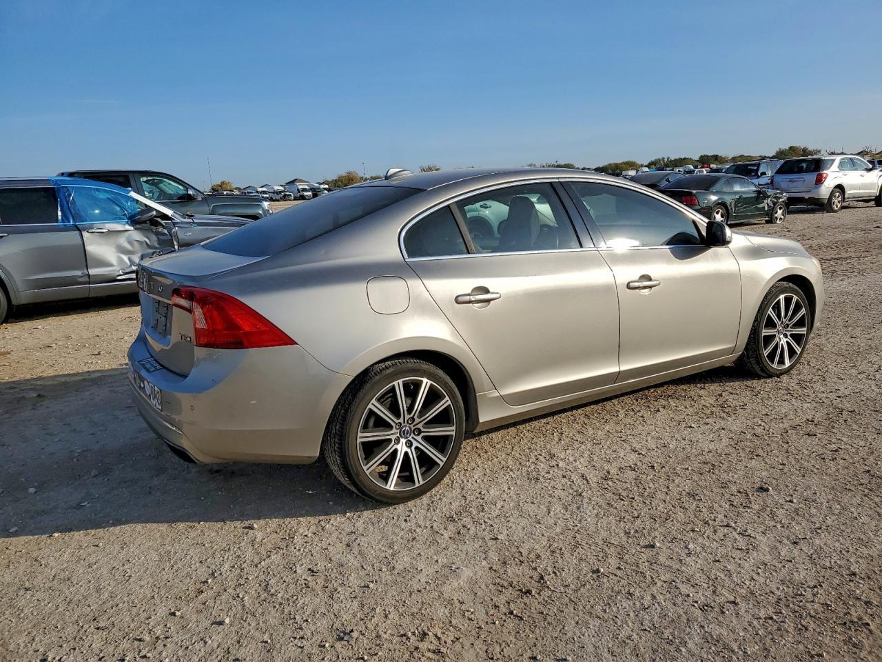 2016 VOLVO S60