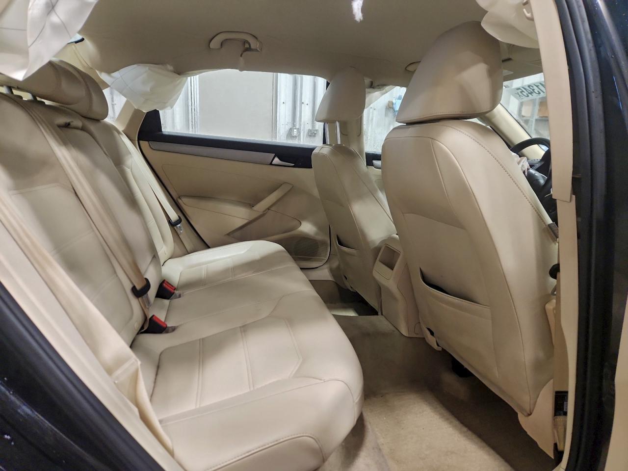 2015 VOLKSWAGEN Passat