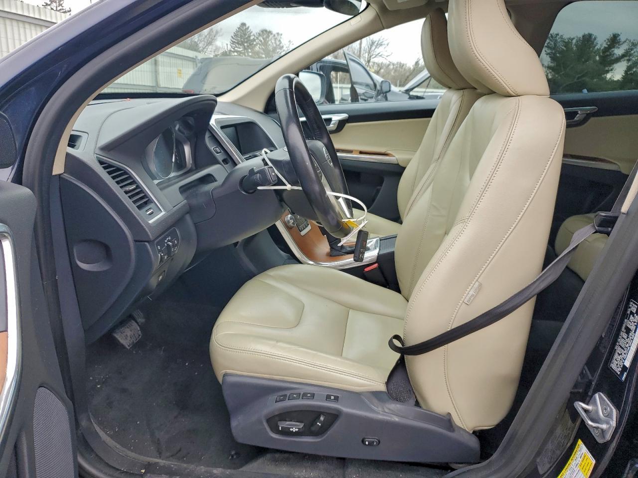 2017 VOLVO XC60