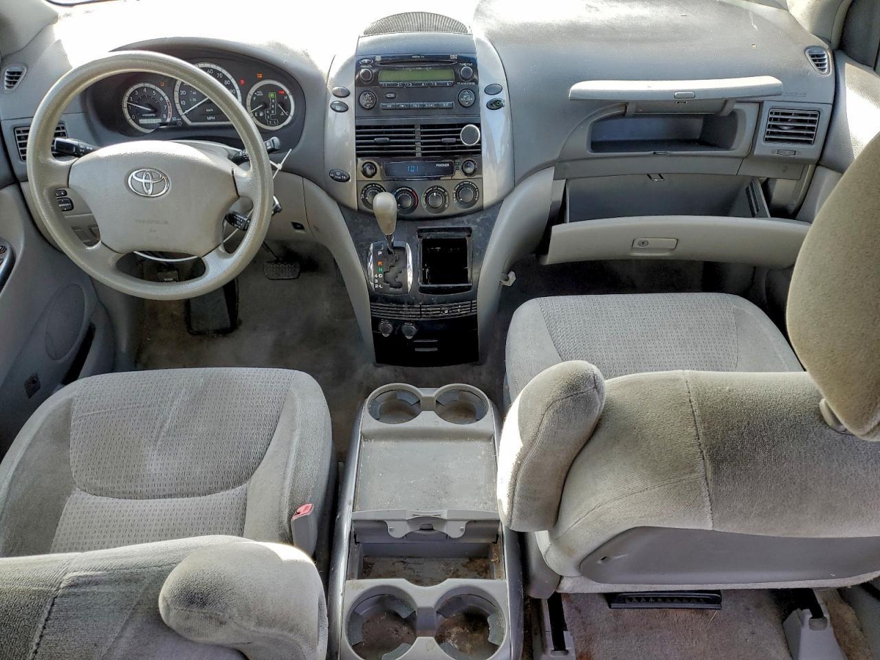 2010 TOYOTA SIENNA