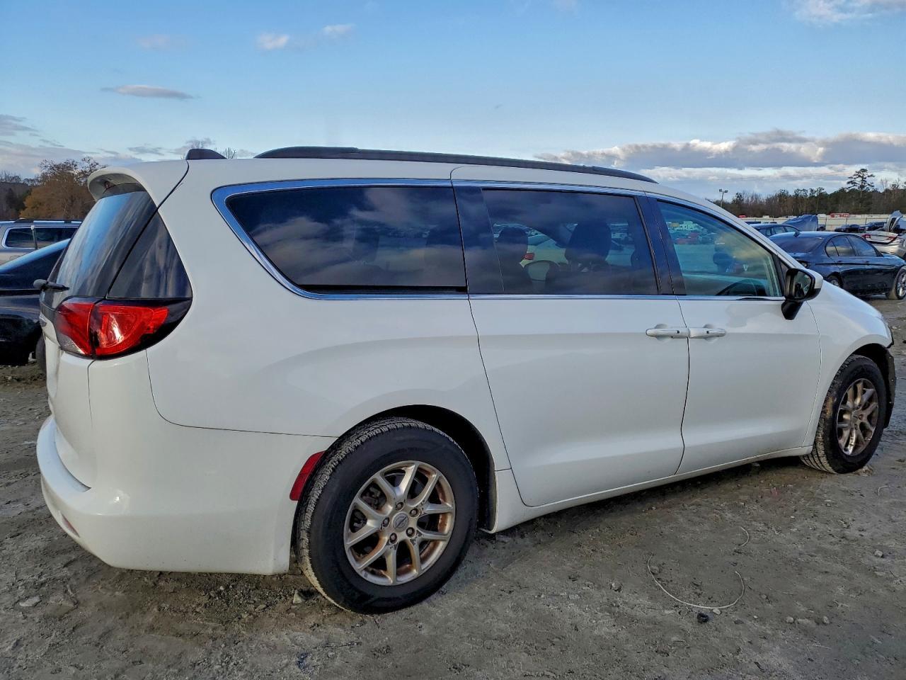 2021 CHRYSLER Voyager