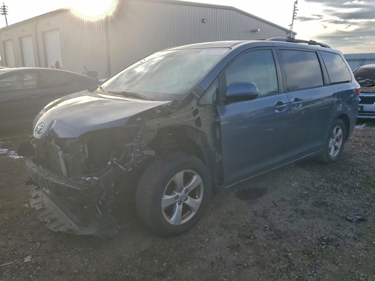 2017 TOYOTA SIENNA