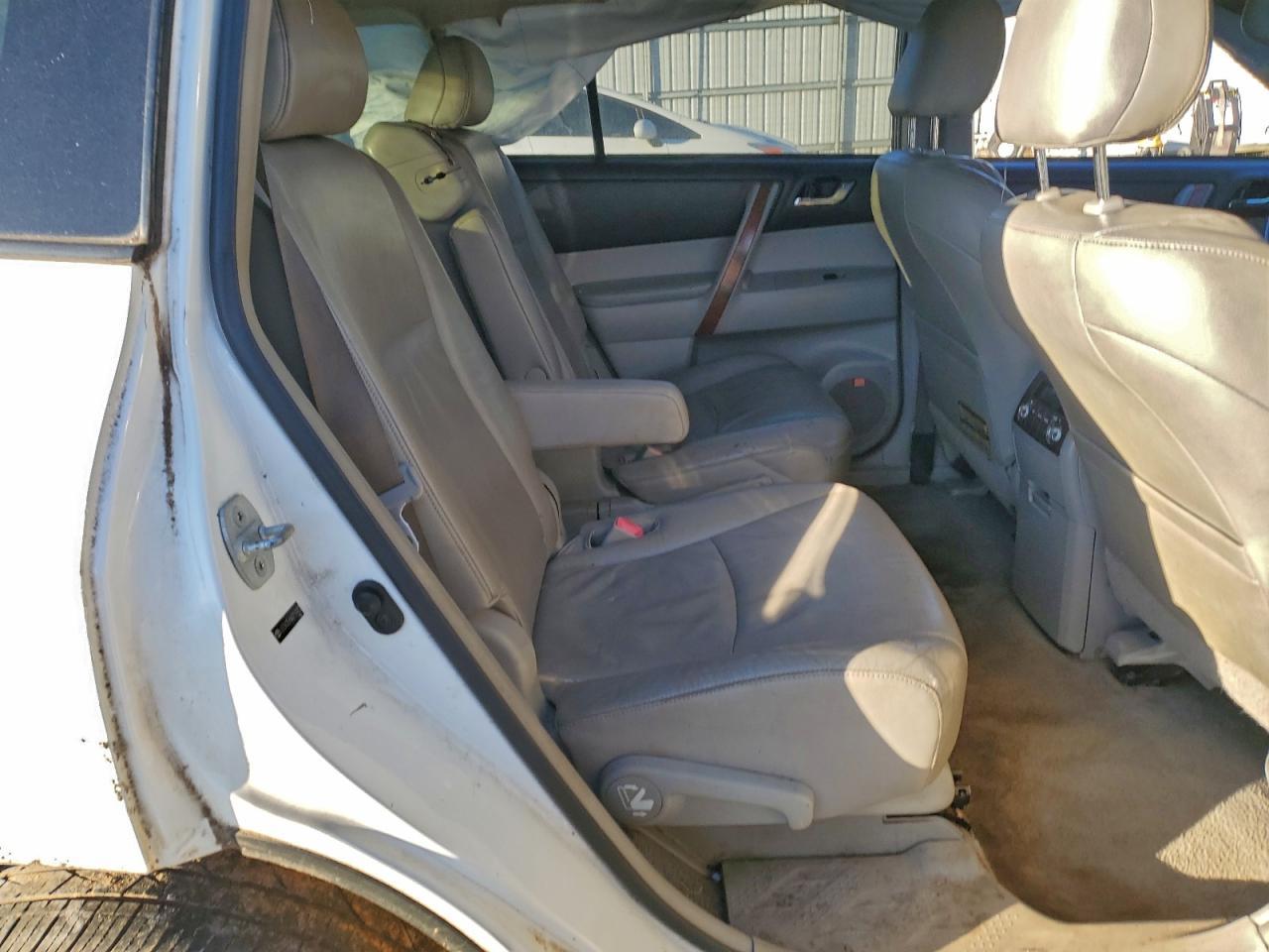 2010 TOYOTA HIGHLANDER