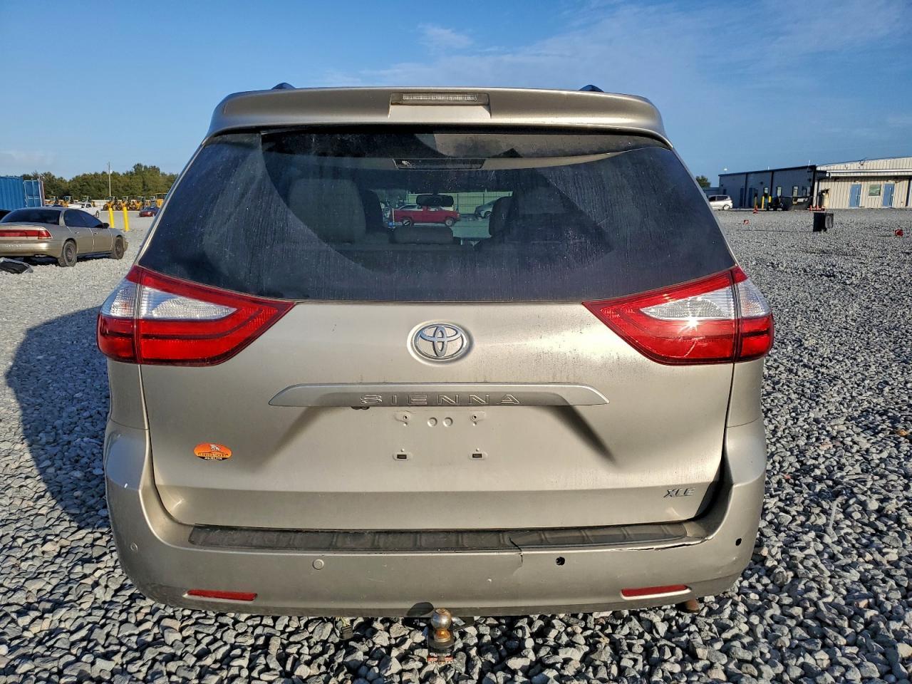 2015 TOYOTA SIENNA