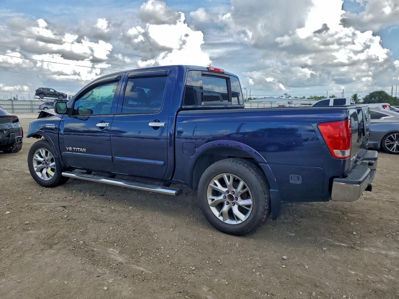 2011 NISSAN Titan