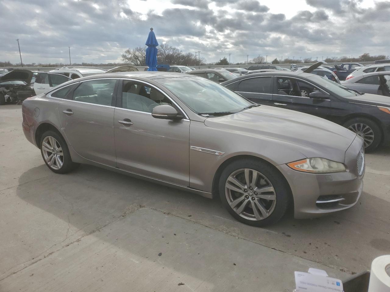 2011 JAGUAR Xj-Series