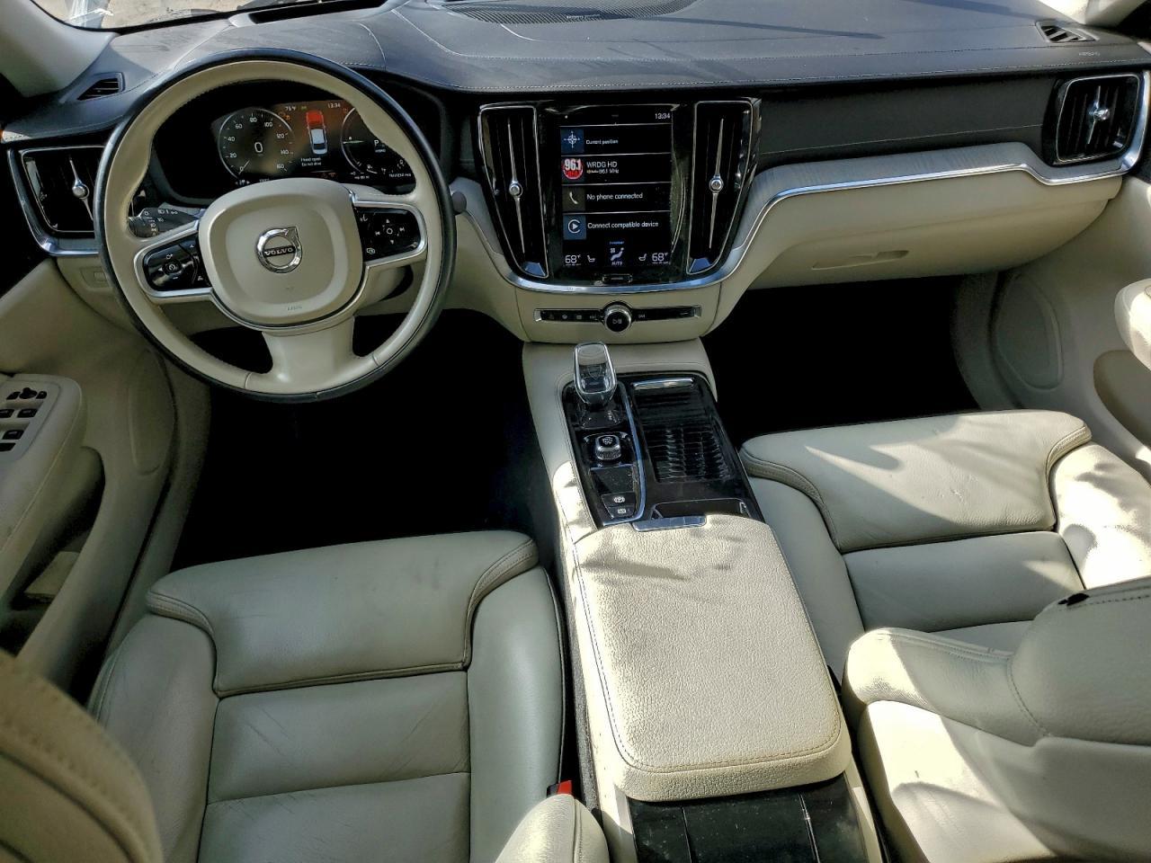 2022 VOLVO S60
