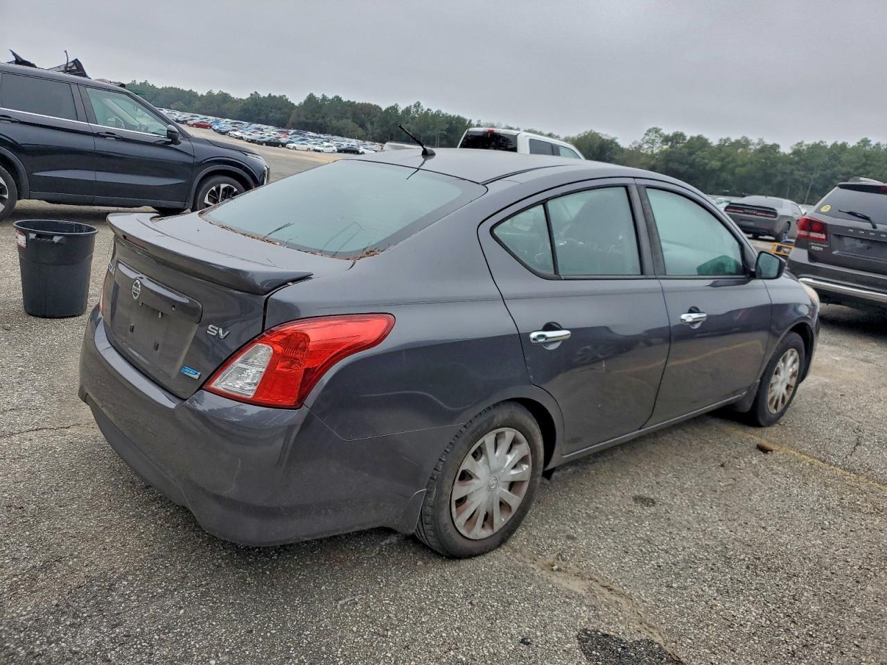 2015 NISSAN VERSA