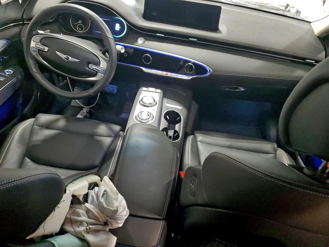 2025 GENESIS GV70