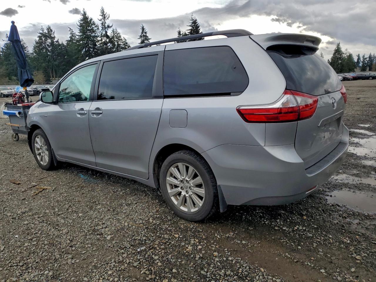 2017 TOYOTA SIENNA