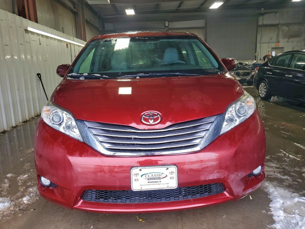 2017 TOYOTA SIENNA