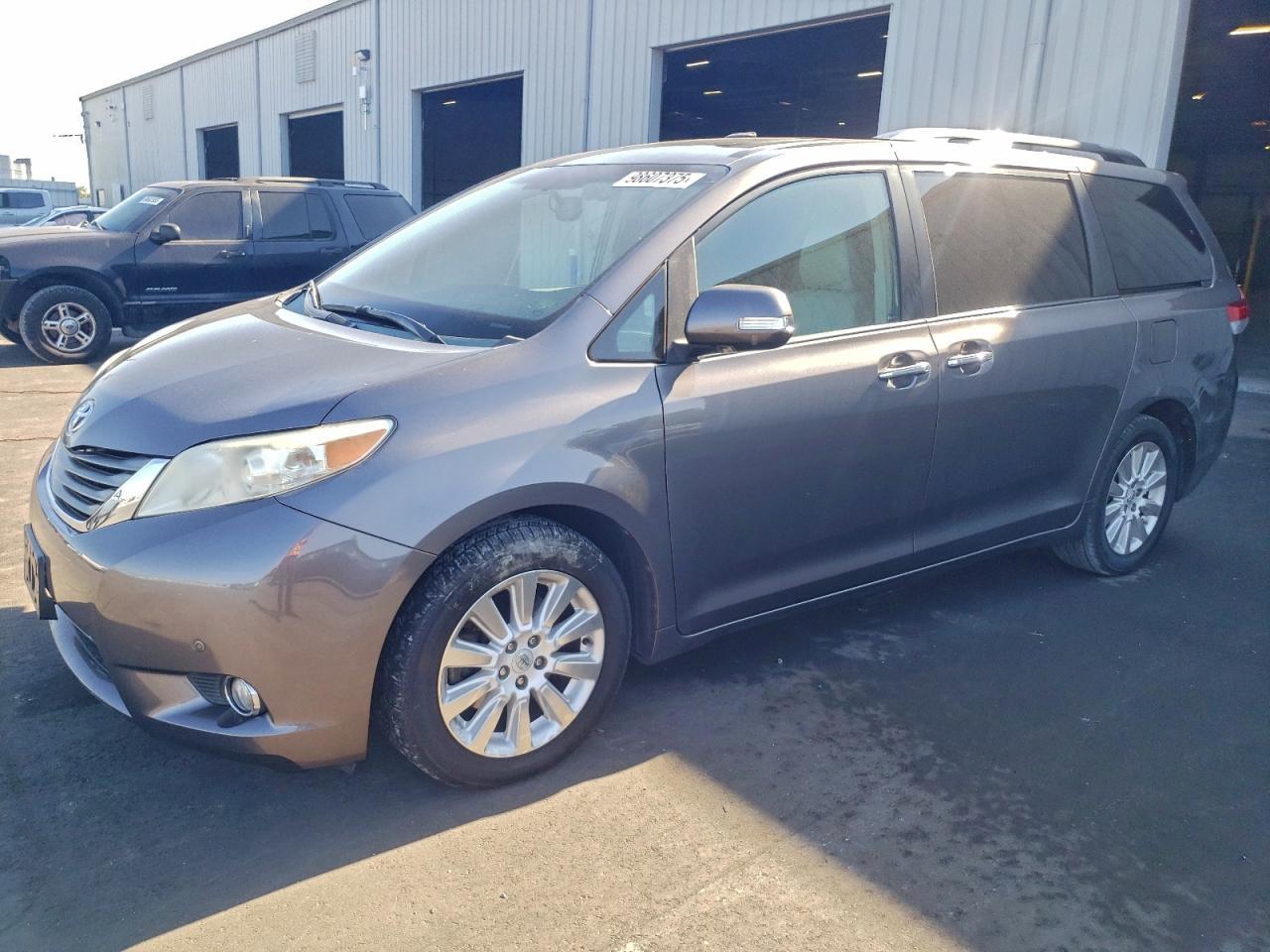2014 TOYOTA SIENNA
