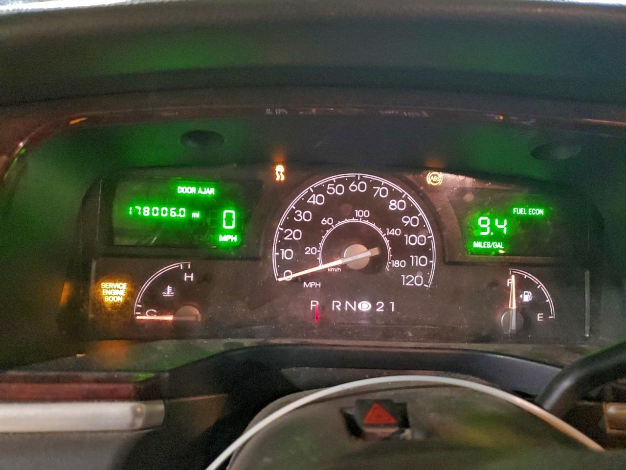 2003 LINCOLN Town Car